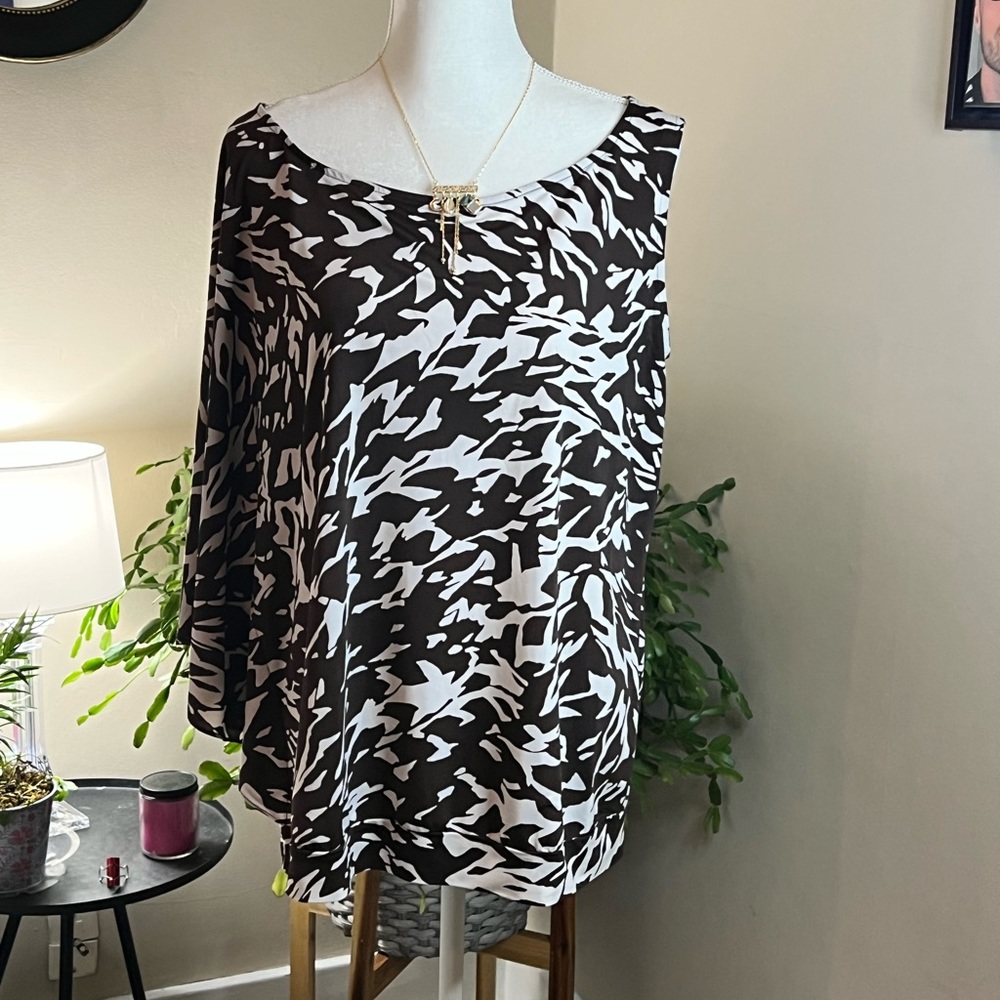 😍 Gorgeous Ashley Stewart cold shoulder, chocolate and white top size 14/16W